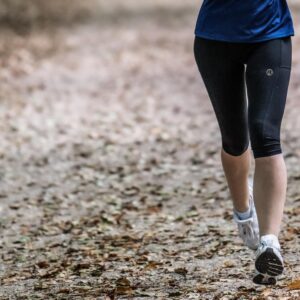 Rogelli ESSENTIAL - damskie spodenki 3/4 do biegania czarne - obrazek 9