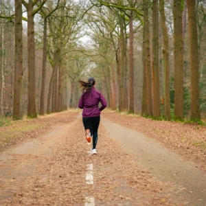 Rogelli ESSENTIAL - damska kurtka do biegania bordowa - obrazek 11